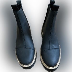 Tom’s Size 6 Black Dakota Boots- barely worn!